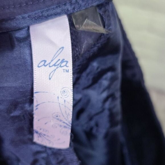 Francesca's Alya Shimmer Navy Embroidered Shorts Small 2/4 Bohemian Crochet Blue - Picture 5 of 8